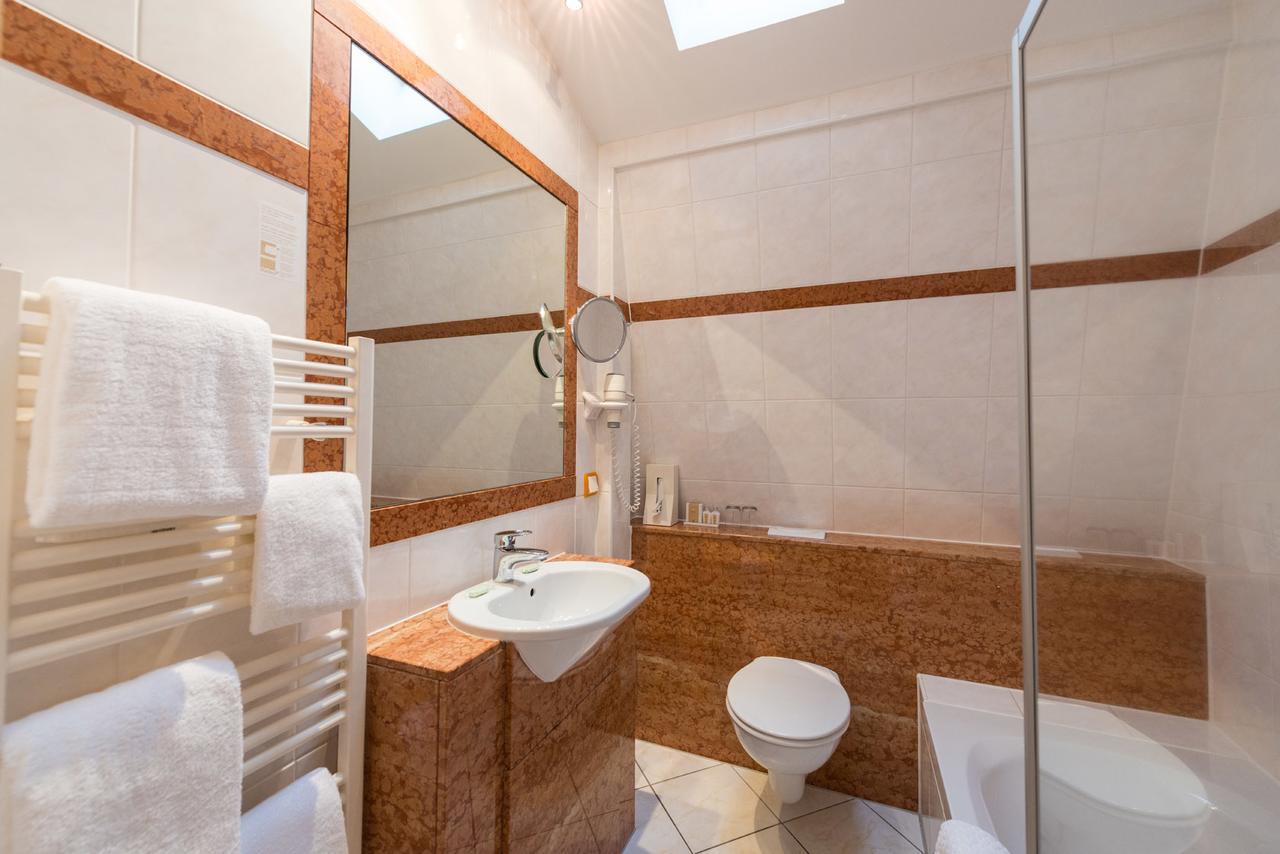 Hotel Heinz Höhr-Grenzhausen Rom bilde